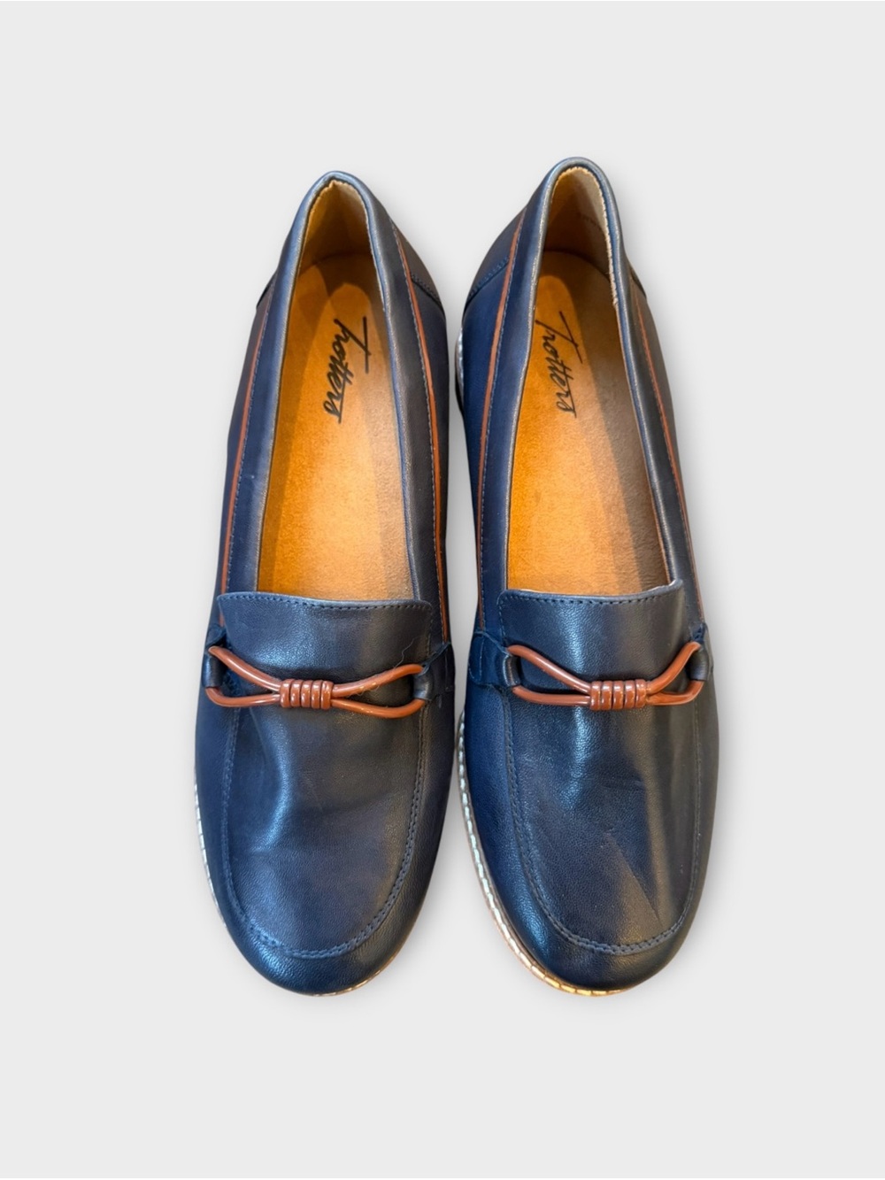 Trotters Fiona Navy Leather Slip-On Loafers with Brown Knot Detail Sz 8.5